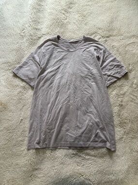 Lululemon Men's Swiftly T-Shirt in Soft Lavender/White Size XL